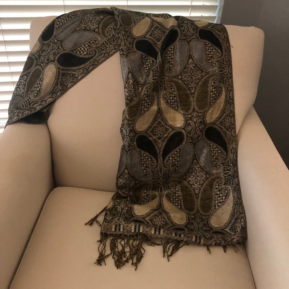 Black and gold paisley Pashmina